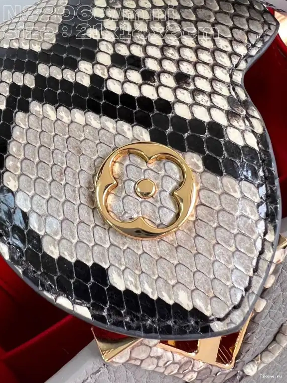 Cheap VUITTON LOUIS CAPUCINES MINI-21*14*8CM 0529